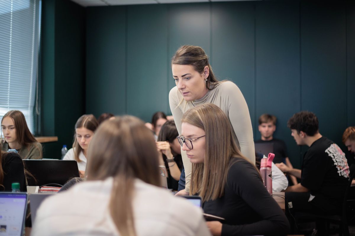Léa-Cousin-intervenante-en-BTS-COM