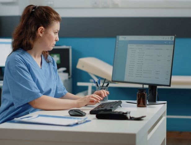 SECMED-&ndash;-POURQUOI-LES-&Eacute;TABLISSEMENTS-DE-SANT&Eacute;-RECHERCHENT-DES-PROFILS-ADMINISTRATIFS-FORM&Eacute;S