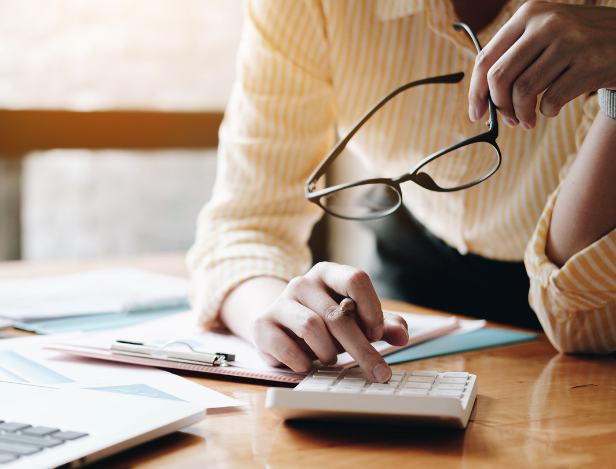 Comment-les-jeunes-profils-financiers-peuvent-sortir-du-lot-