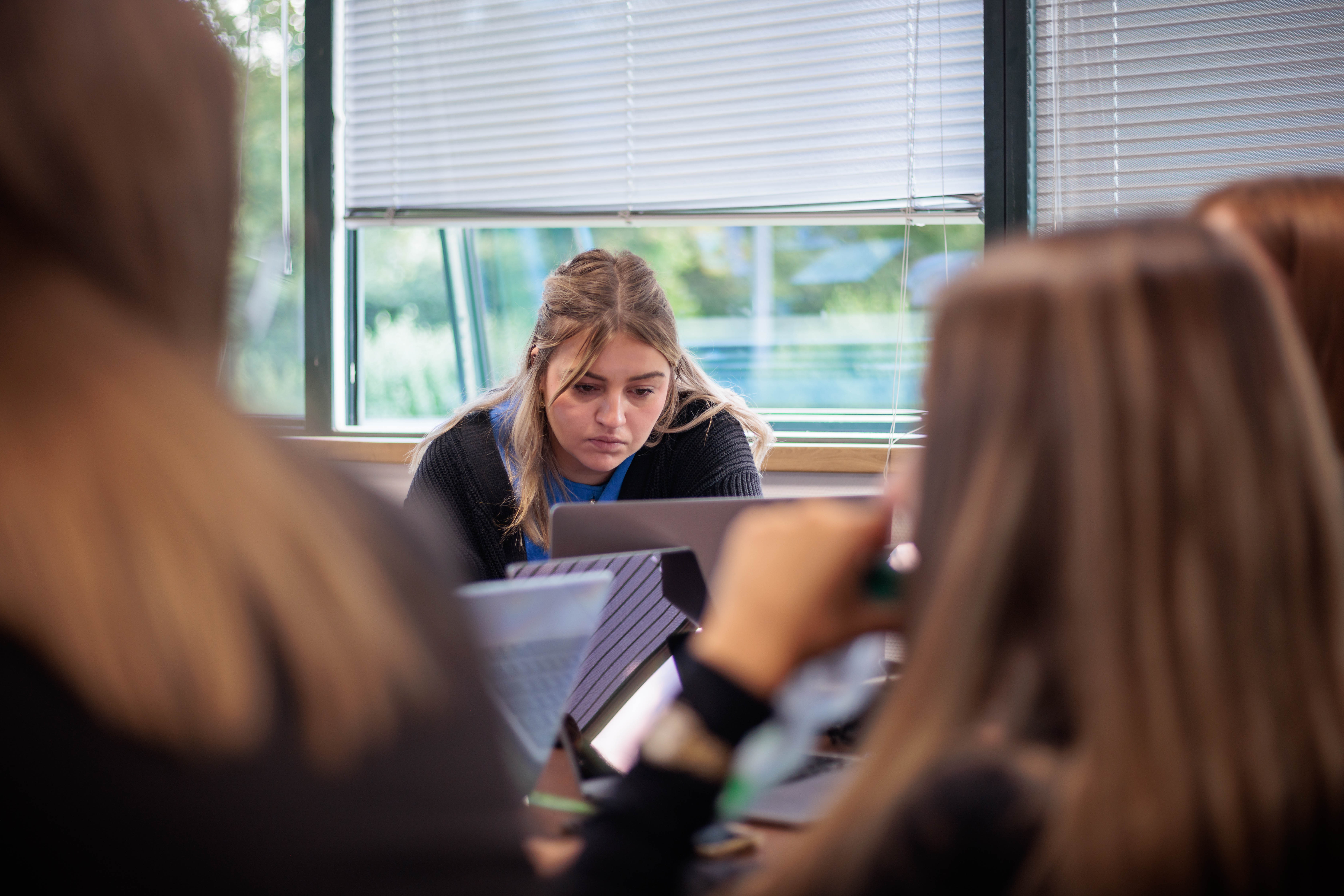 Etudiante-pigier-mulhouse-qui-travail