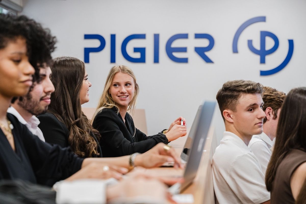 BTS-COM-les-m&eacute;tiers-cr&eacute;atifs-qui-ne-connaissent-pas-la-crise