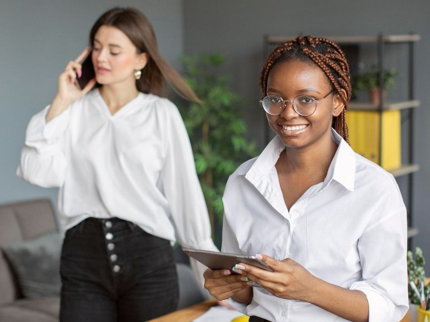 Derri&egrave;re-chaque-manager-un-bras-droit-ce-m&eacute;tier-discret-mais-recherch&eacute;