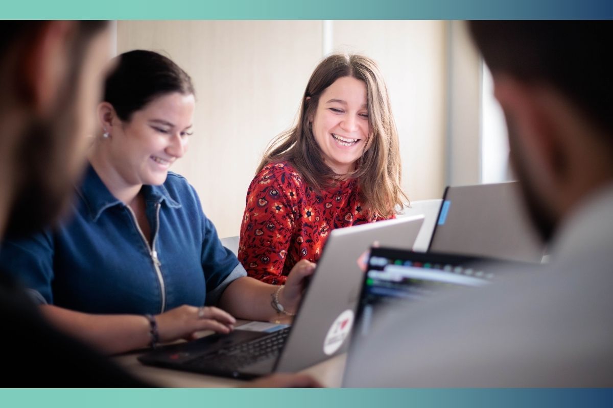 Etudiantes-en-preparation-du-mba-commerce-a-mulhouse