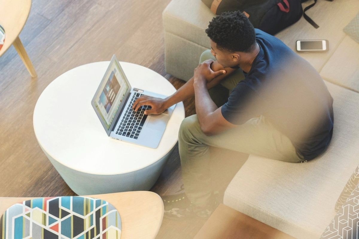 Travailler-en-anglais-un-atout-de-plus-pour-d&eacute;crocher-le-job