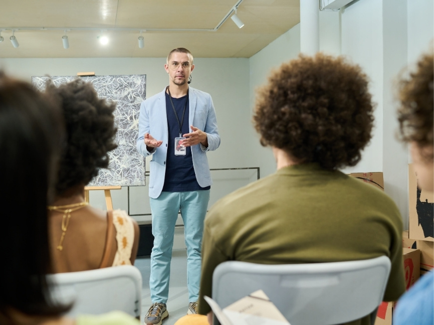 Tu-aimes-le-contact-client-mais-pas-les-longs-discours-ce-cursus-est-pour-toi