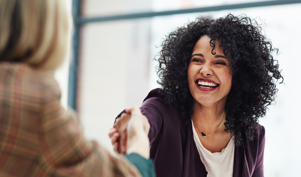 Comment-choisir-entre-un-bachelor-dans-les-RH-et-la-paie