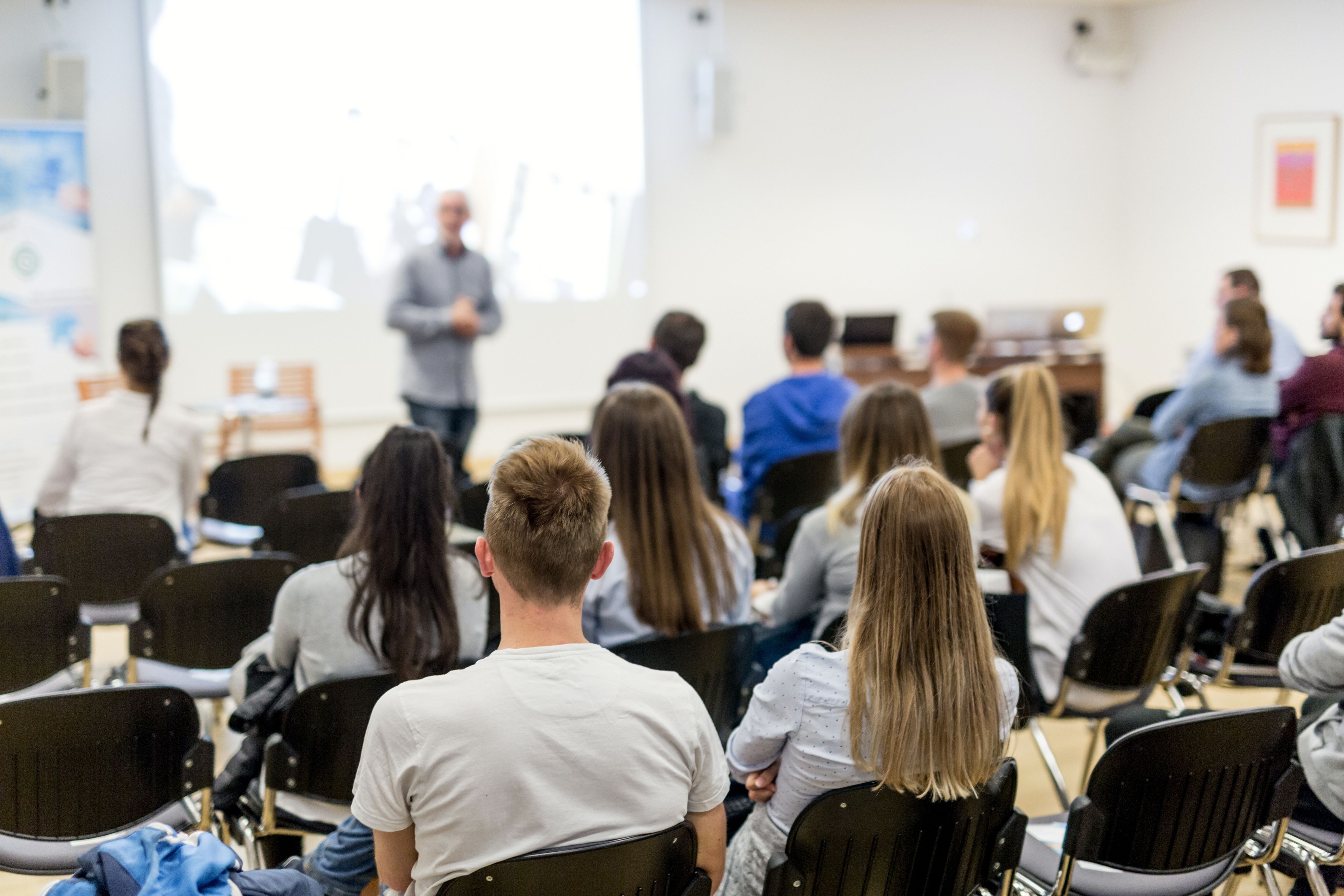 &Eacute;tudes-business-ce-qui-change-vraiment-entre-&eacute;cole-et-universit&eacute;