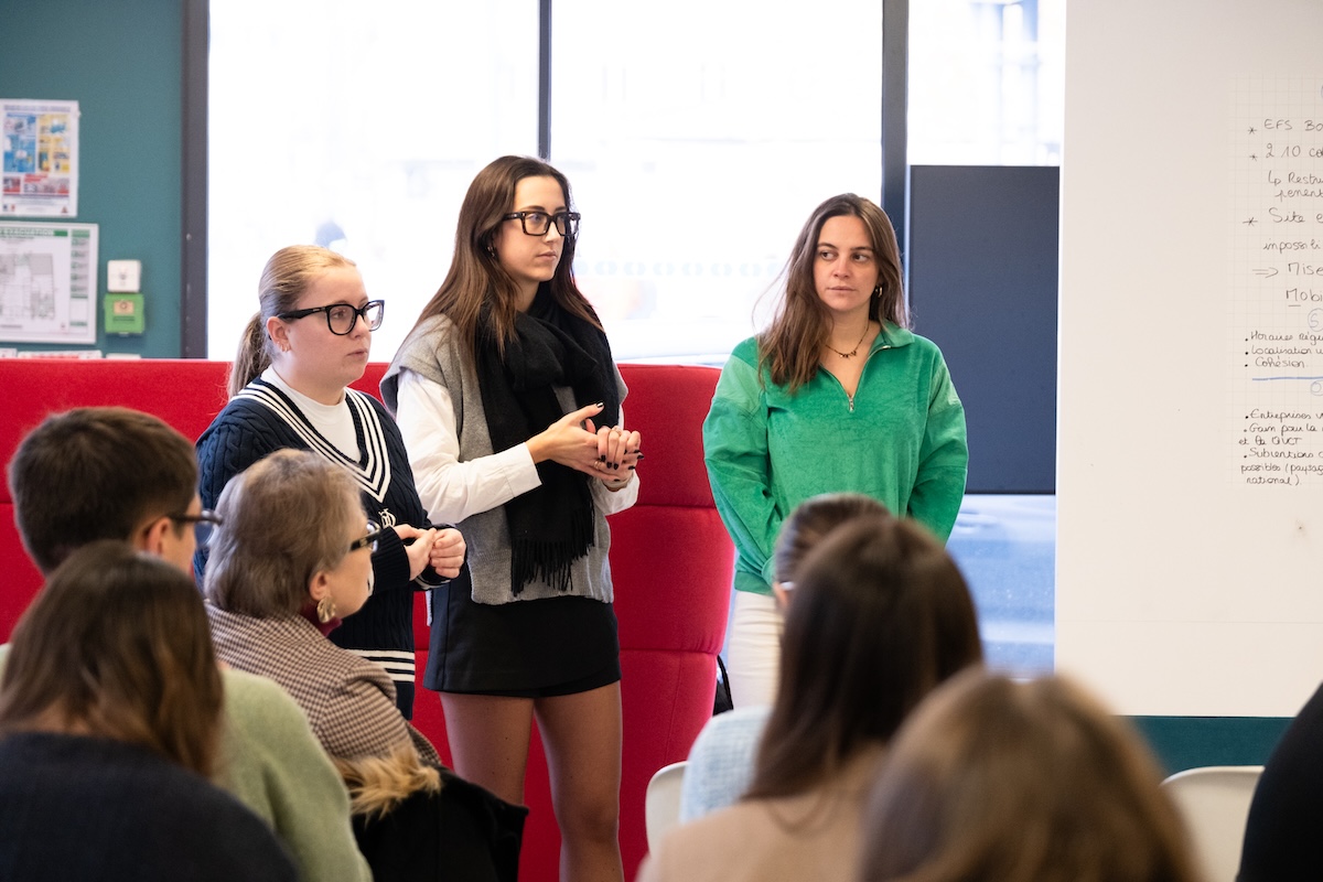 Etudiantes-Bachelor-rh-rouen