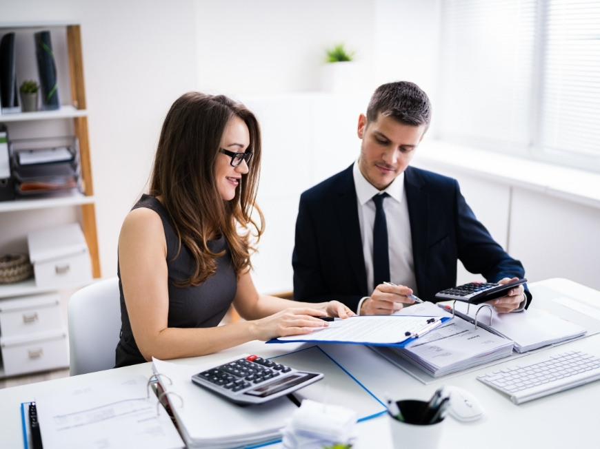debuter-en-finance-a-quoi-ressemble-vraiment-ton-premier-salaire
