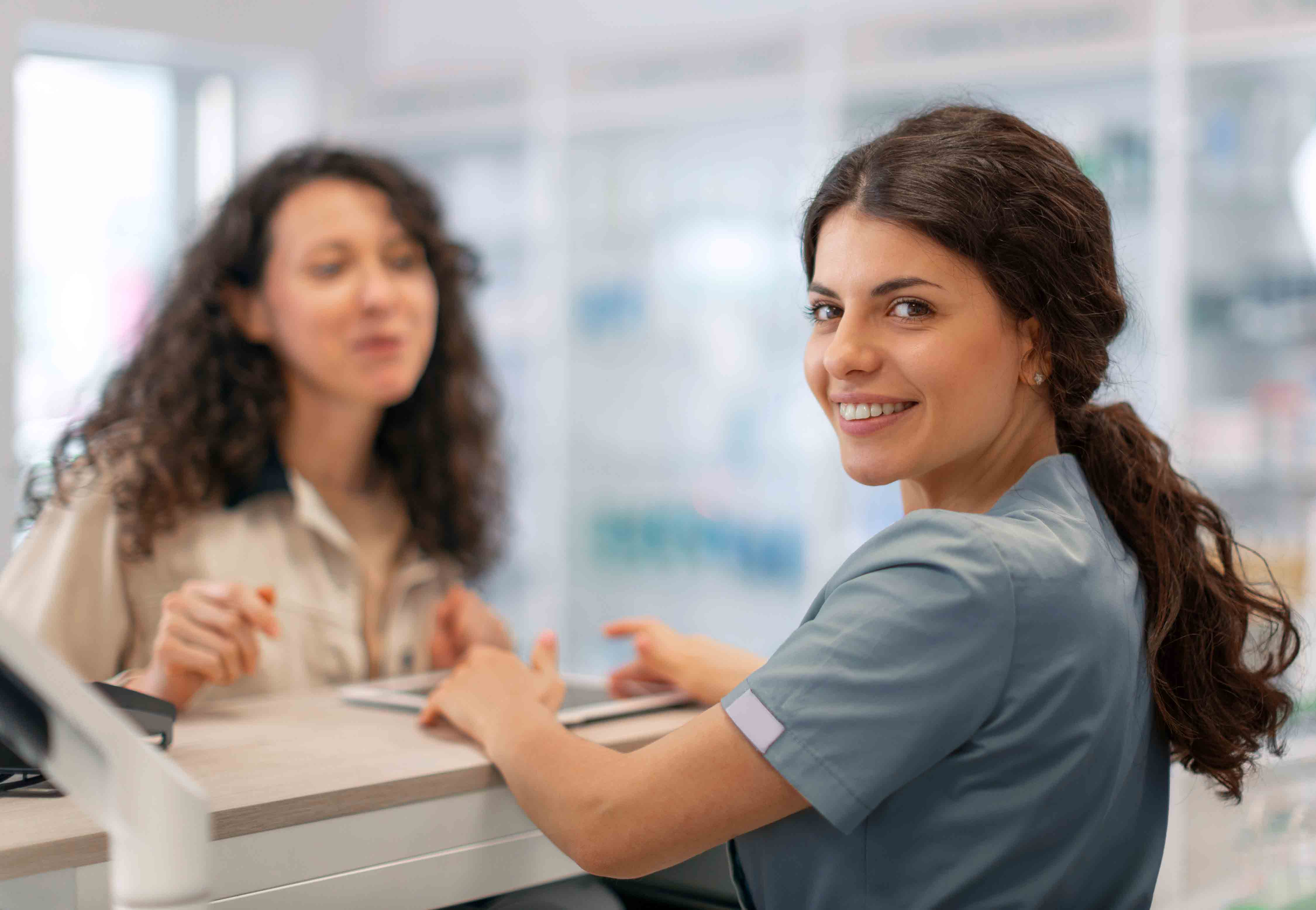 tu-veux-bosser-dans-le-medical-sans-etre-soignant-cest-par-la