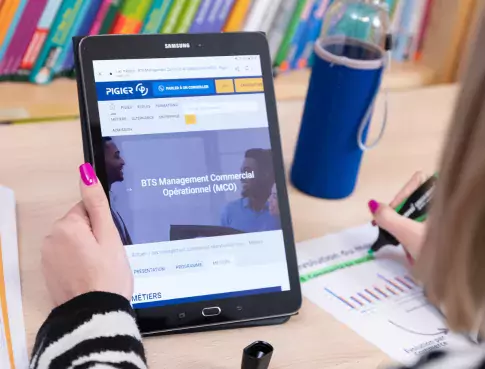Que faire après un BTS MCO (Management Commercial Opérationnel) ?