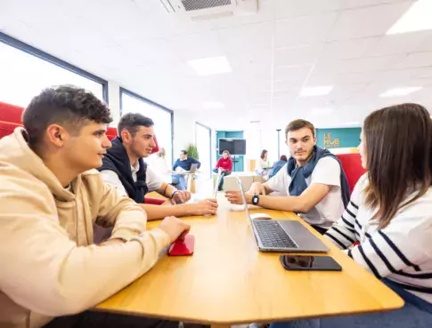 5 métiers accessibles avec le Bachelor Commerce