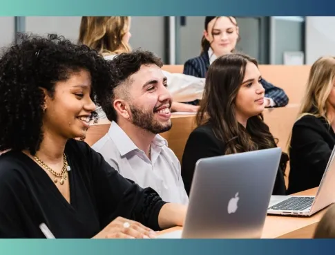 Insertion, polyvalence, évolution : pourquoi choisir une formation assistant de ressources humaines ?