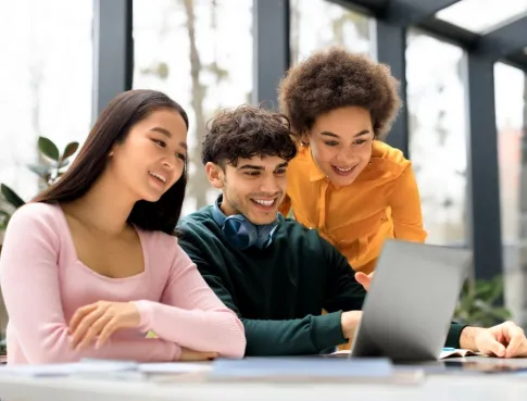 Bachelor Communication : les raisons de sa popularité auprès des étudiants