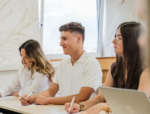 TROUVEZ VOTRE SPÉCIALITÉ EN COMMUNICATION : ÉVÉNEMENTIEL OU MARKETING STRATÉGIQUE ?