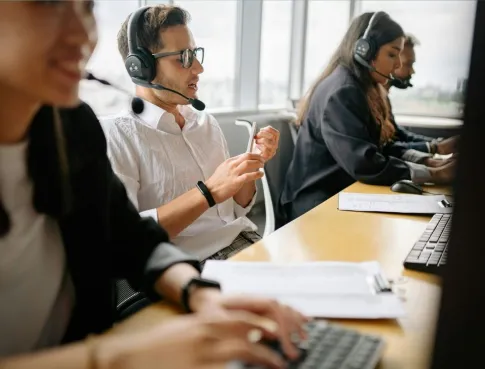 Pourquoi les m&eacute;tiers de la relation client sont en plein essor en 2026 ?