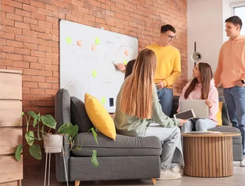 Comment les jeunes dipl&ocirc;m&eacute;s transforment la relation client ?