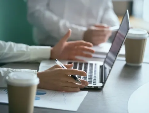 Polyvalence ou sp&eacute;cialisation : quel profil pla&icirc;t vraiment aux employeurs ?