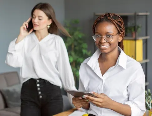 Derri&egrave;re chaque manager, un bras droit : ce m&eacute;tier discret mais recherch&eacute;