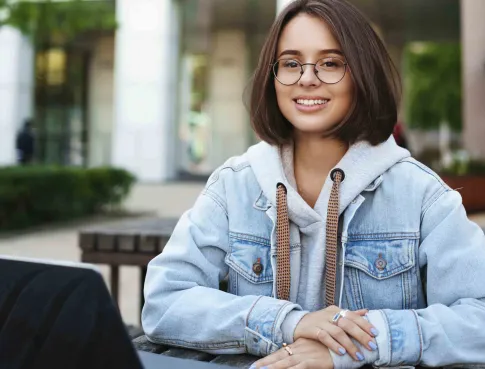 Et si tu choisissais une &eacute;cole qui te connecte au terrain d&egrave;s la rentr&eacute;e ? 