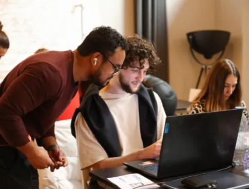 COMMENT FAIRE UNE FORMATION COMMERCIALE GRATUITE APR&Egrave;S LE BAC ?