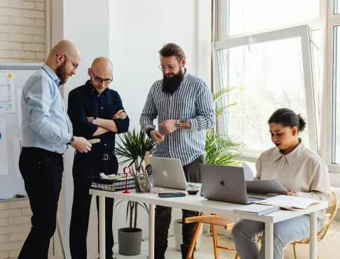Reprendre des &eacute;tudes &agrave; l&rsquo;&acirc;ge adulte : comment se former aux m&eacute;tiers de bureau ?