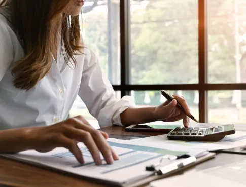 &Eacute;tudes en finance : combien faut-il investir pour se sp&eacute;cialiser ?