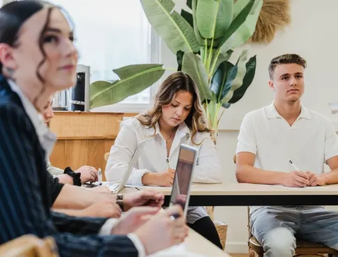 L'alternance en communication peut-elle aider &agrave; garantir un travail ?