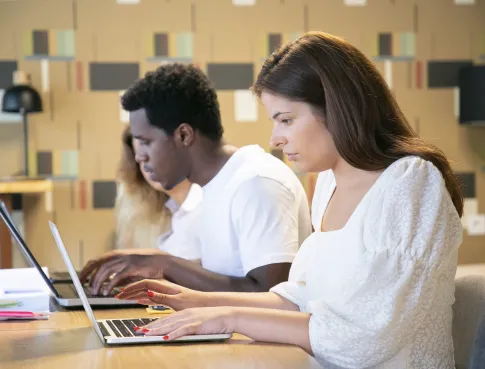 Se sp&eacute;cialiser en RH en un an : dans quelles conditions ?