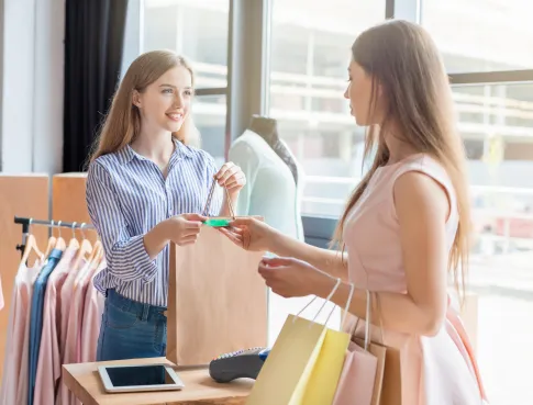 Candidater en commerce apr&egrave;s le bac : maximise tes chances
