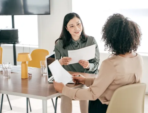D&eacute;couvrez la formation qui vous place au c&oelig;ur des relations humaines et de l'emploi