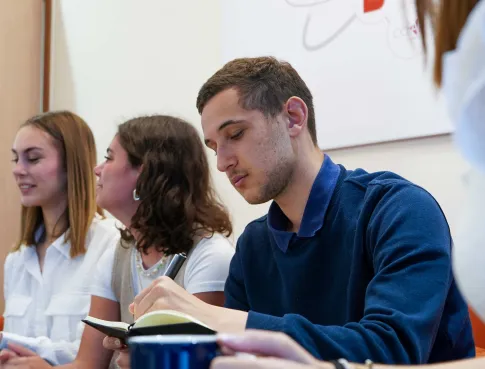 Bachelor ou licence en RH : quelles diff&eacute;rences pour ton avenir pro ?