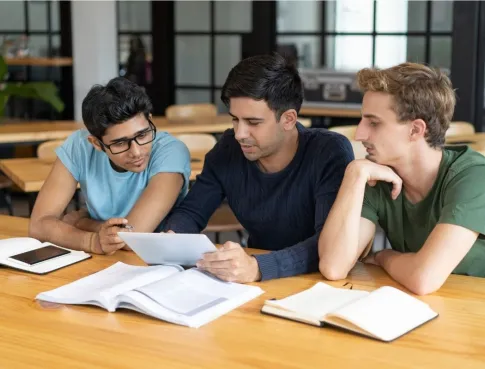 Pourquoi les business schools s&eacute;duisent de plus en plus d'&eacute;tudiants en qu&ecirc;te d'une formation professionnalisante ?