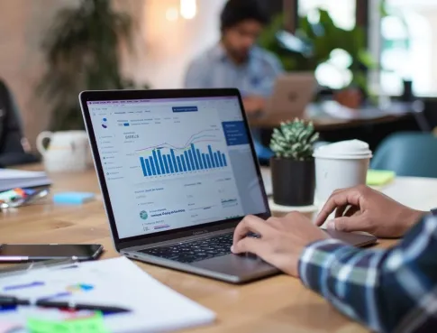 R&eacute;seaux sociaux, CRM, e-commerce : les nouveaux outils du commercial