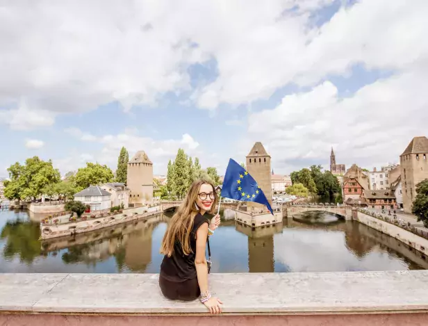 etudiante-pigier-strasbourg-drapeau-EU