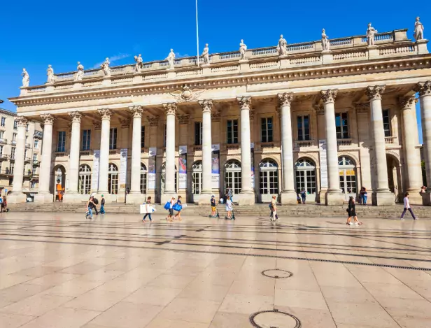 Bordeaux,-la-ville-parfaite-pour-trouver-son-alternance-sans-stress