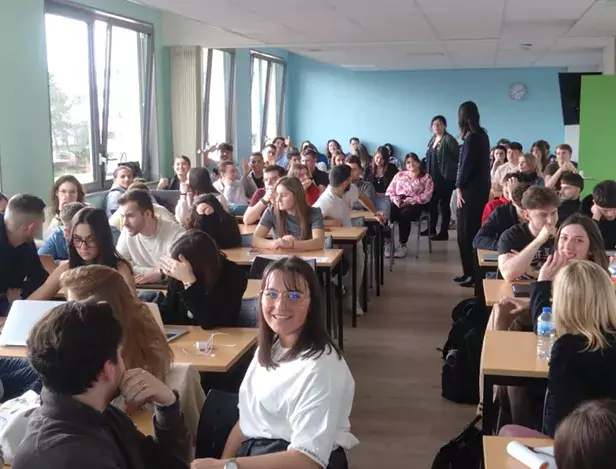 La marchande - Des ateliers pour la classe et de la formation