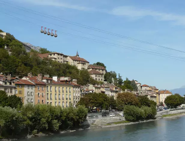 Grenoble---Téléphérique-by-M--Riegler