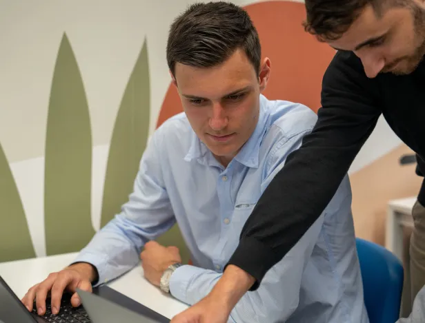 les-outils-indispensables-pour-creer-un-cv-professionnel