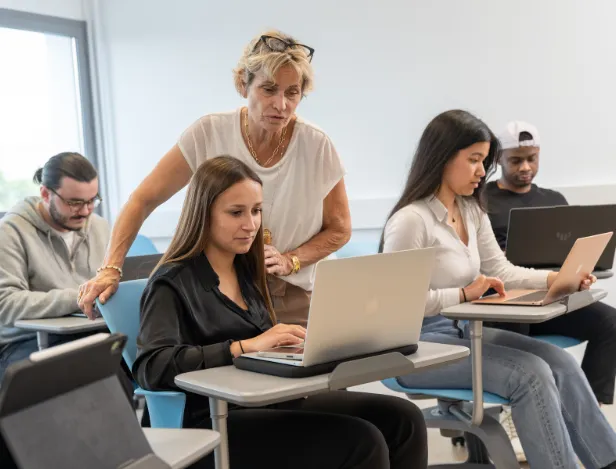 ENVIE-DE-GÉRER-UNE-ÉQUIPE-SANS-ATTENDRE--LE-BTS-MCO-EST-FAIT-POUR-TOI-!