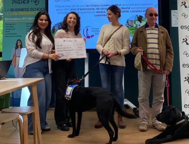 Remise-du-chèque-chiens-guides