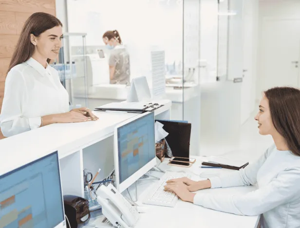 secretaire-medicale-metier-stable-utile-2025