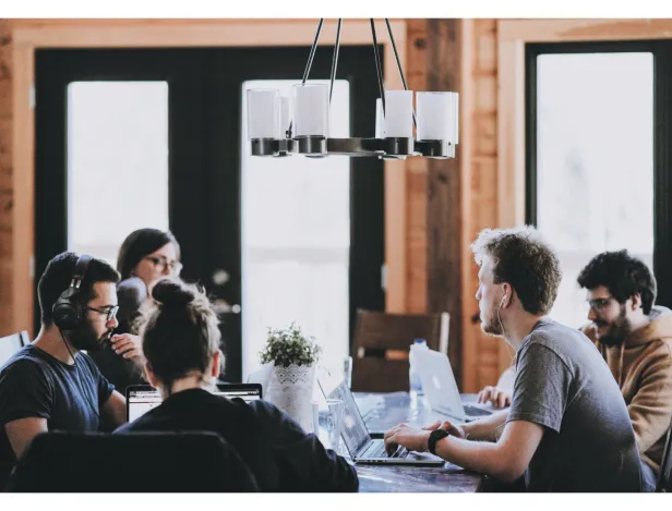 Le-Bachelor-Commerce--une-formation-tourn&eacute;e-vers-la-performance-et-la-relation-client