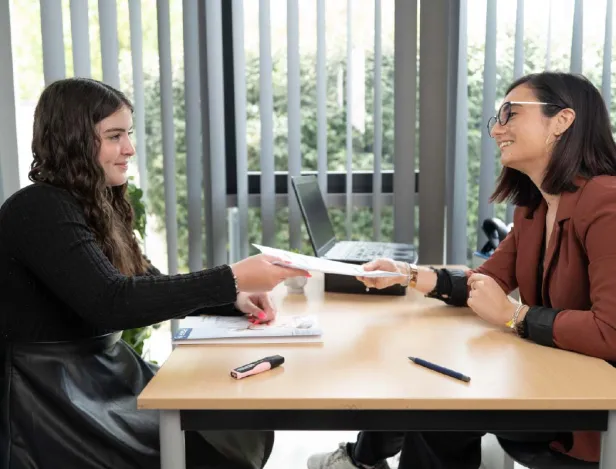 bachelor-ressources-humaines-allier-strategie-sociale-et-competences-juridiques