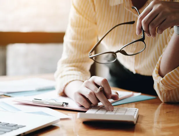 Comment-les-jeunes-profils-financiers-peuvent-sortir-du-lot-