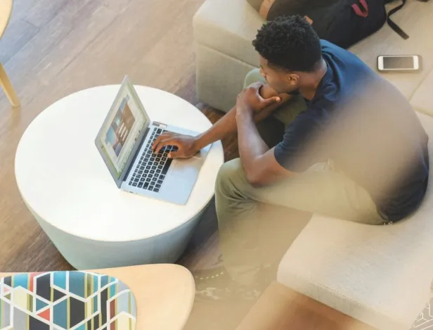 Travailler-en-anglais-un-atout-de-plus-pour-d&eacute;crocher-le-job