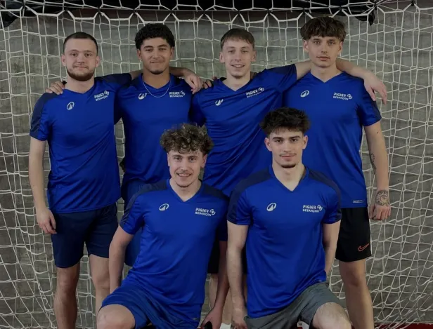 photo-d'&eacute;quipe-de-nos-&eacute;tudiants-de-Pigier-Besan&ccedil;on-participants-&agrave;-la-Pigier-Soccer-Cup