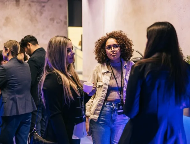 tu-veux-bosser-dans-levenementiel-voici-ce-que-tu-feras-vraiment-en-alternance