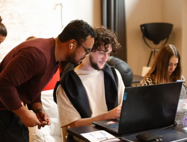 COMMENT-FAIRE-UNE-FORMATION-COMMERCIALE-GRATUITE-APR&Egrave;S-LE-BAC