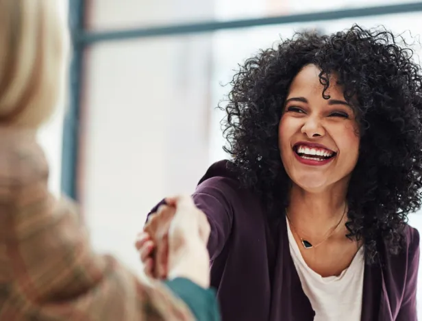 Comment-choisir-entre-un-bachelor-dans-les-RH-et-la-paie